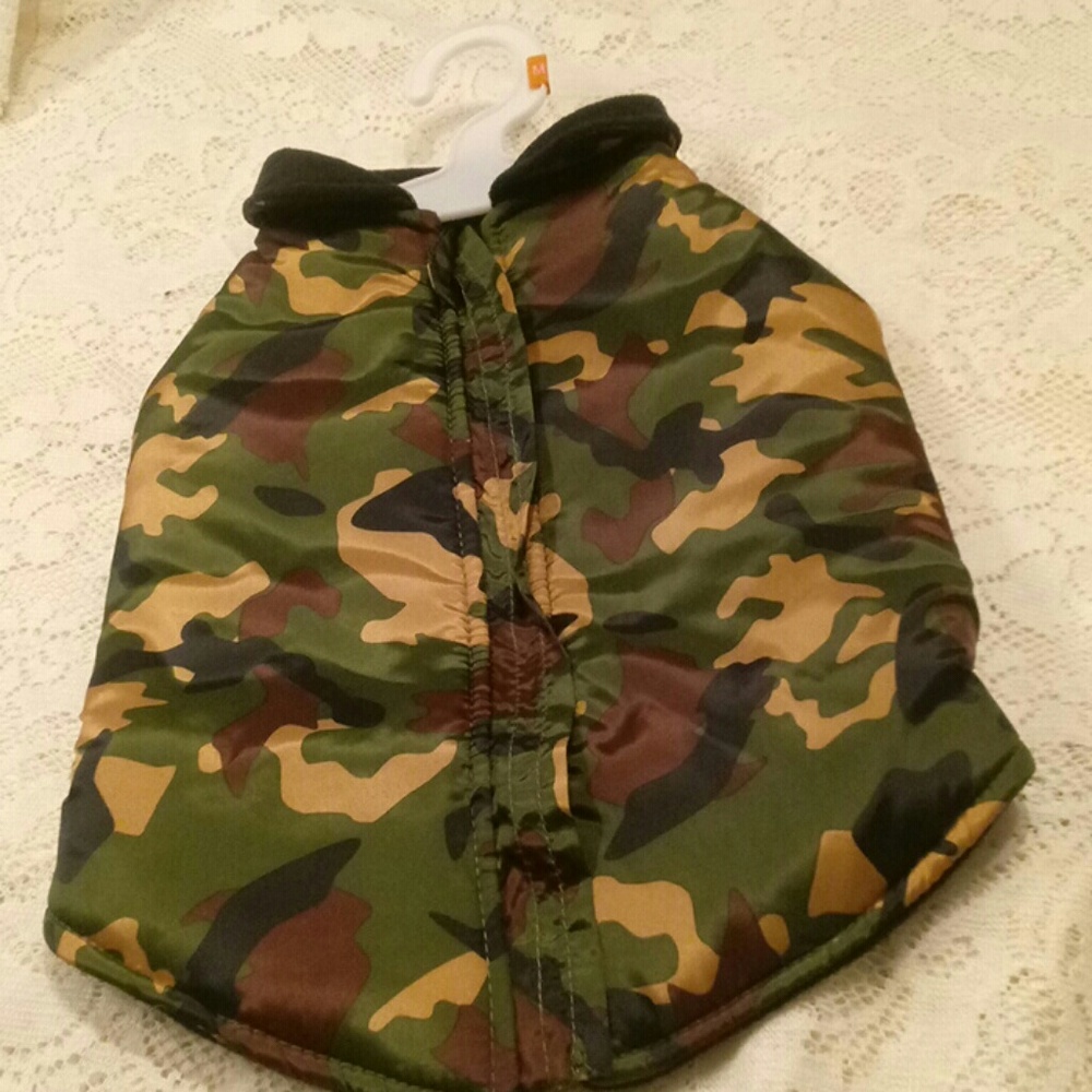 Pet cammo vest unused size medium
